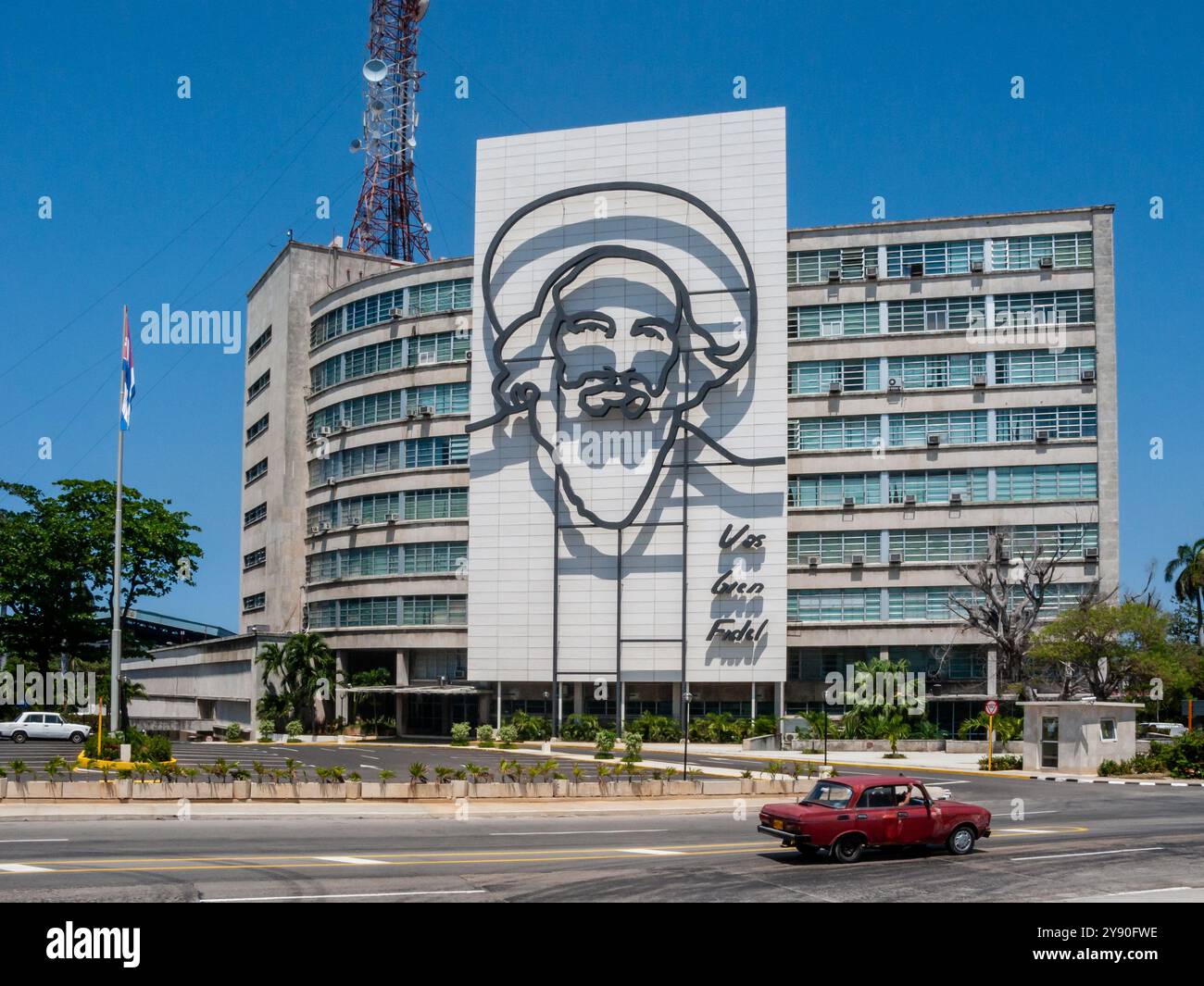 Immagine in ferro di Fidel Castro sul lato dell'edificio del governo - Plaza De la Revolucion - a l'Avana (la Habana), Cuba. Foto Stock