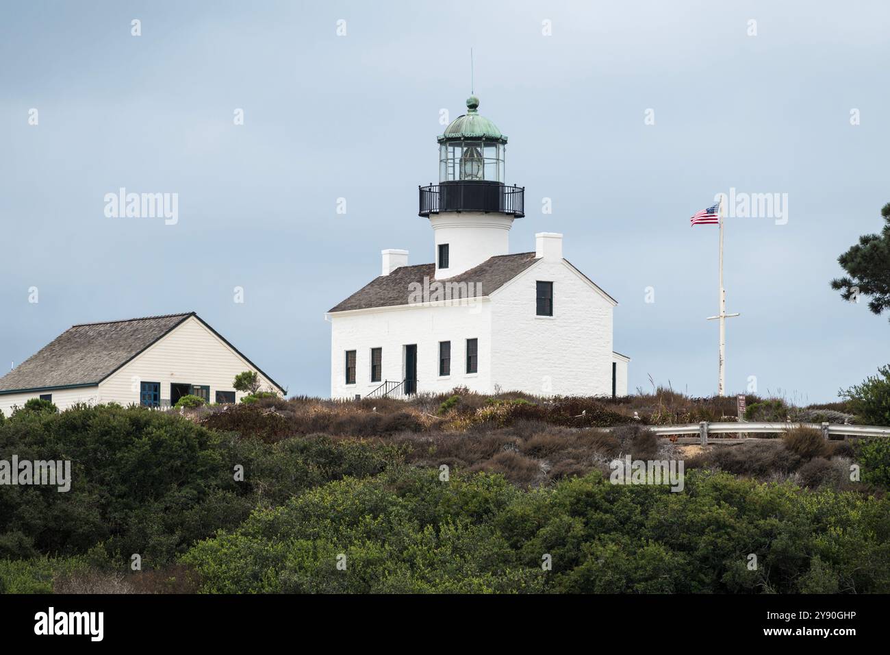 Edificio storico del faro presso il Cabrillo National Monument Park vicino a San Diego, California. Foto Stock