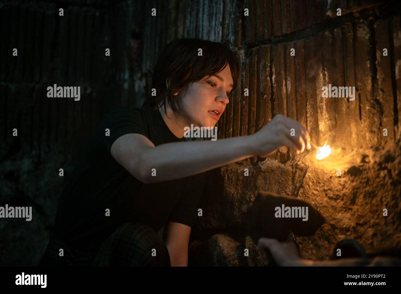 Heretic è un film horror del 2024 scritto e diretto da Scott Beck e Bryan Woods. È interpretato da Hugh Grant, Sophie Thatcher e Chloe East. Questa fotografia è ad uso esclusivamente editoriale ed è copyright della casa cinematografica e/o del fotografo assegnato dalla casa cinematografica o dalla casa di produzione e può essere riprodotta solo da pubblicazioni in concomitanza con la promozione del suddetto Film. È richiesto un credito obbligatorio alla compagnia cinematografica. Il fotografo deve essere accreditato anche se conosciuto. Foto Stock