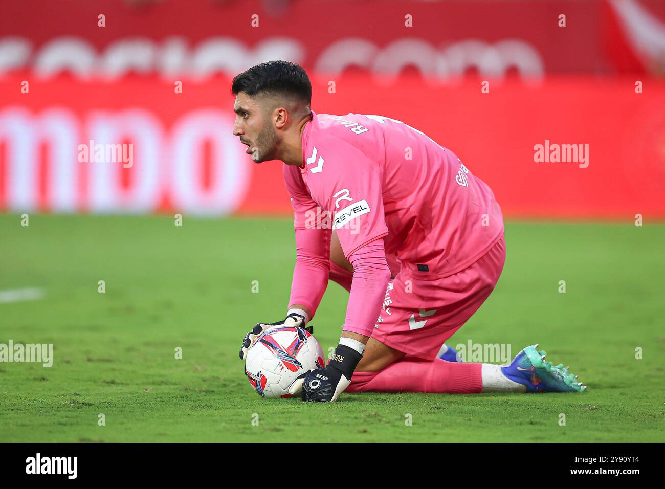 Rui Silva del Real Betis durante la Liga EA Sports match tra Sevilla FC e Real Betis giocato al Sanchez Pizjuan Stadium il 6 ottobre 2024 a Siviglia, Spagna. (Foto di Antonio Pozo / PRESSINPHOTO) Foto Stock