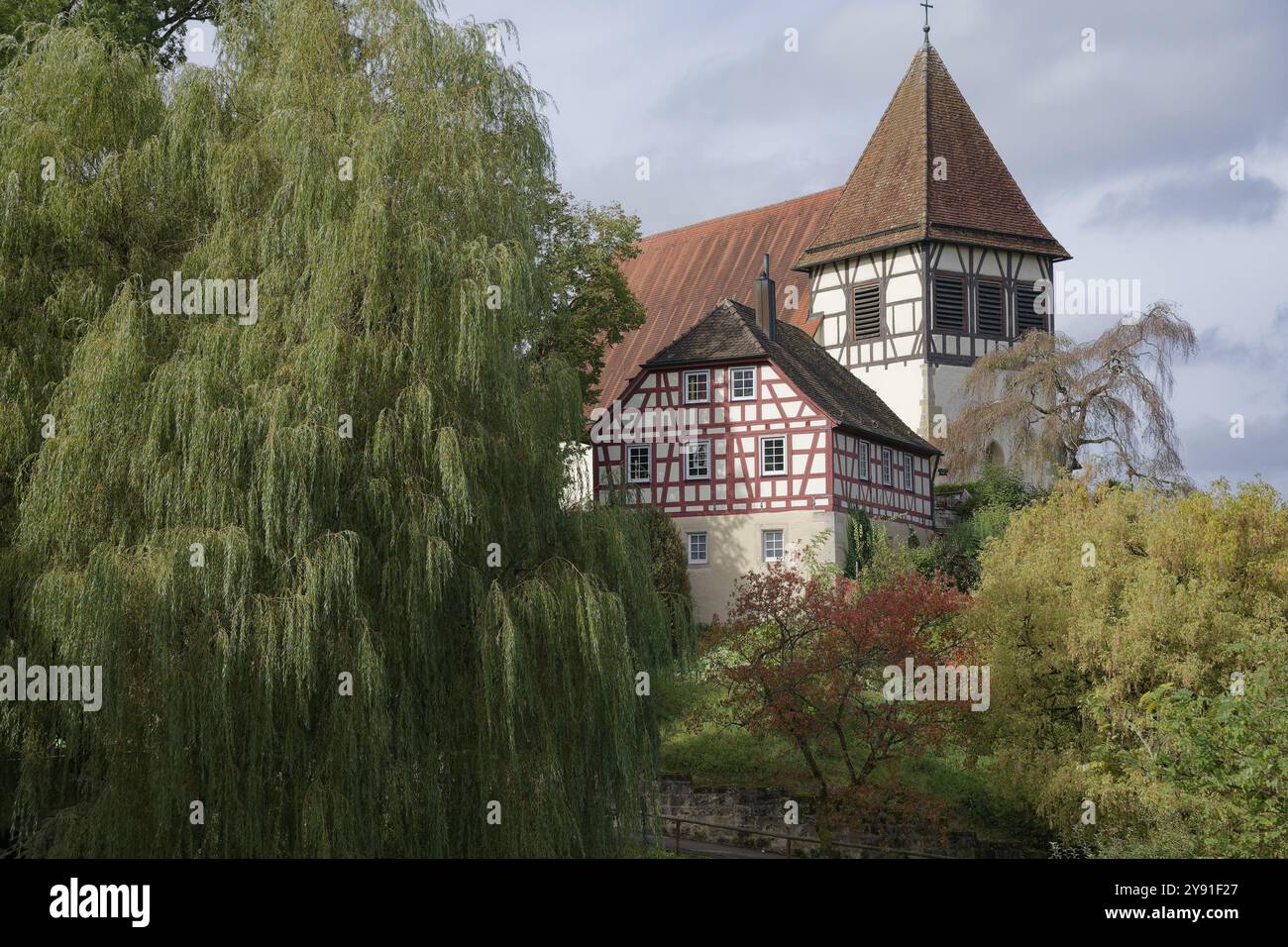 Vista della chiesa di Walterich, del parco naturale della foresta sveva-Franconica, di Murrtal, Murr, Murrhardt, Baden-Wuerttembergm, Germania, Europa Foto Stock