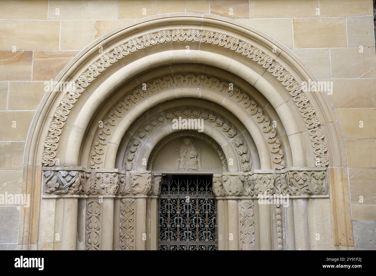 Portale della Cappella Walterich, parco naturale della foresta sveva-Franconica, Murrtal, Murr, Murrhardt, Baden-Wuerttembergm, Germania, Europa Foto Stock