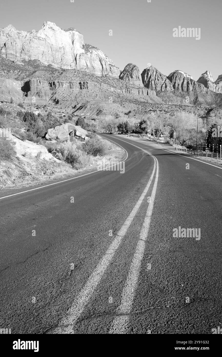 Bella si affacciano verso il basso sulla strada del ritorno nel Parco Nazionale di Zion Foto Stock