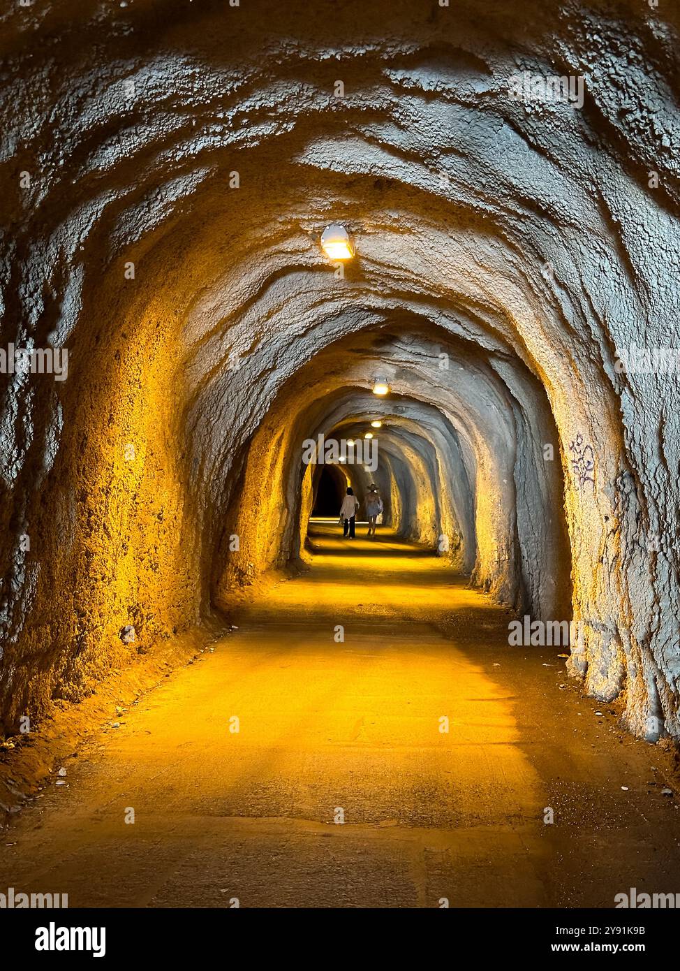 Tunnel pedonale vicino a Rafailovici, Montenegro Foto Stock
