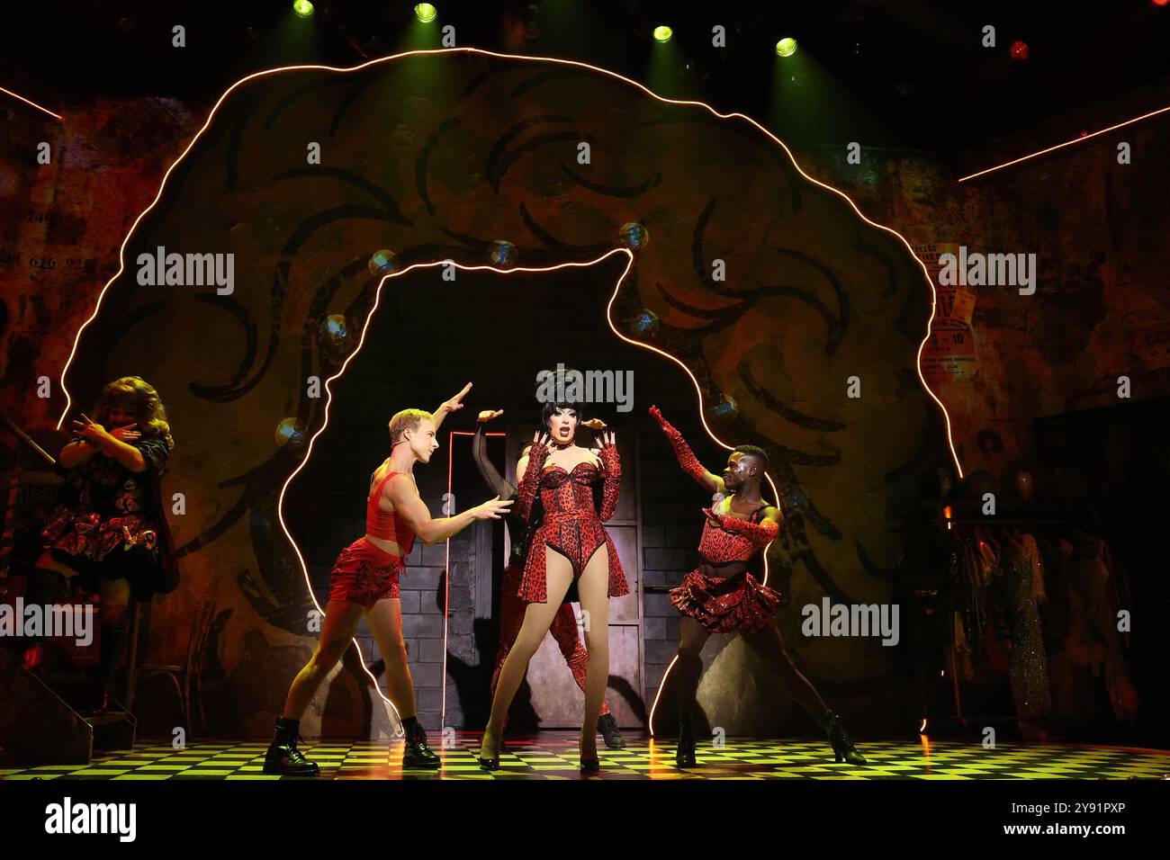 New York, Stati Uniti. NY. 7 ottobre 2024. Nick Laughlin, Kodiak Thompson, Alaska Thunderfuck, Teddy Wilson Jr. In presenza per DRAG: The Musical Sneak Peek, New World Stages, New York, NY, 7 ottobre, 2024. crediti: Manoli Figetakis/Everett Collection/Alamy Live News Foto Stock