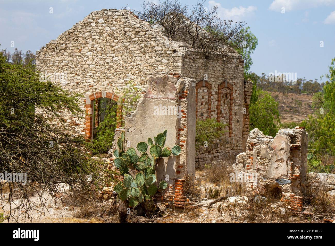Rovine di una vecchia miniera di minerali de pozos a Guanajuato, Messico. Foto Stock