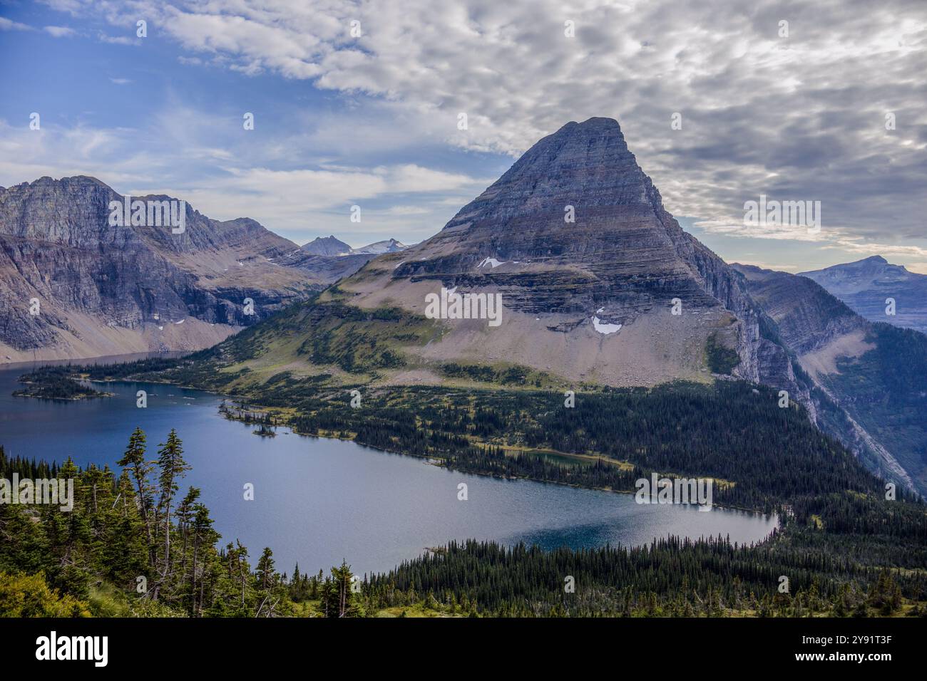 Il lago nascosto e il monte Bearhat al Glacier National Park, Montana, a settembre Foto Stock