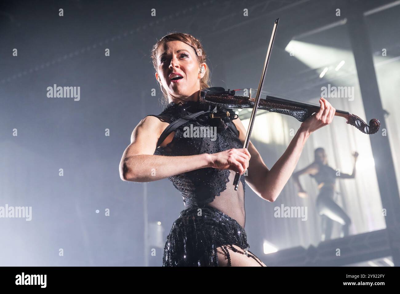 Oslo, Norvegia. 4 ottobre 2024. La violinista, musicista e ballerina americana Lindsey Stirling esegue un concerto dal vivo all'Oslo Spektrum di Oslo. Foto Stock