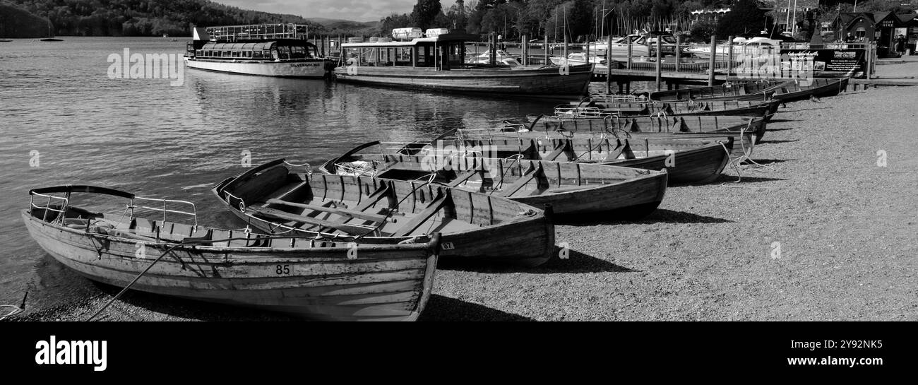 Le barche a remi in legno sul lago Windermere, Bowness sulla città di Windermere, Cumbria, Lake District National Park, Inghilterra, Regno Unito Foto Stock