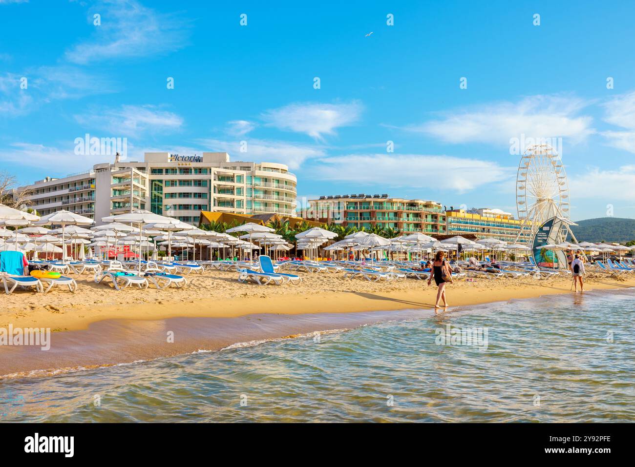 Vista pittoresca della spiaggia quasi vuota al mattino. Sunny Beach, Bulgaria Foto Stock