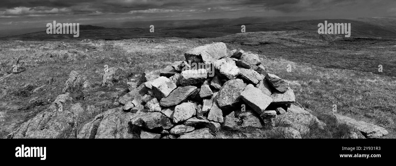 Il cairn sommitale di Grey Crag Fell, sopra la frazione di Sadgill, Longsleddale, Lake District National Park; Cumbria; England Grey Crag Fell è uno di questi Foto Stock