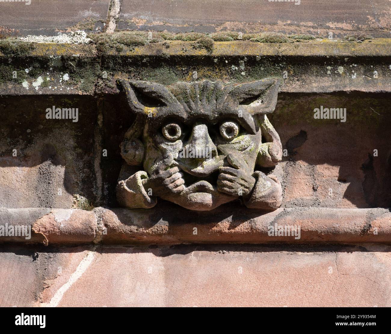 Scultura in pietra sulla Old Cathedral, Coventry, West Midlands, Inghilterra, Regno Unito Foto Stock