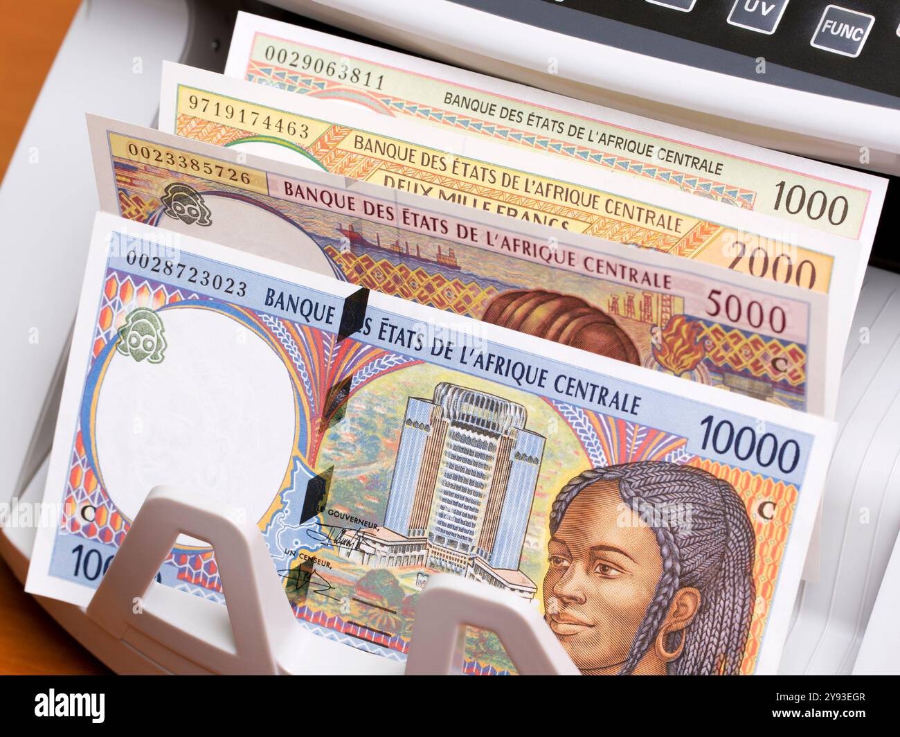 Moneta dell'Africa centrale - franco CFA nella macchina di conteggio Foto Stock
