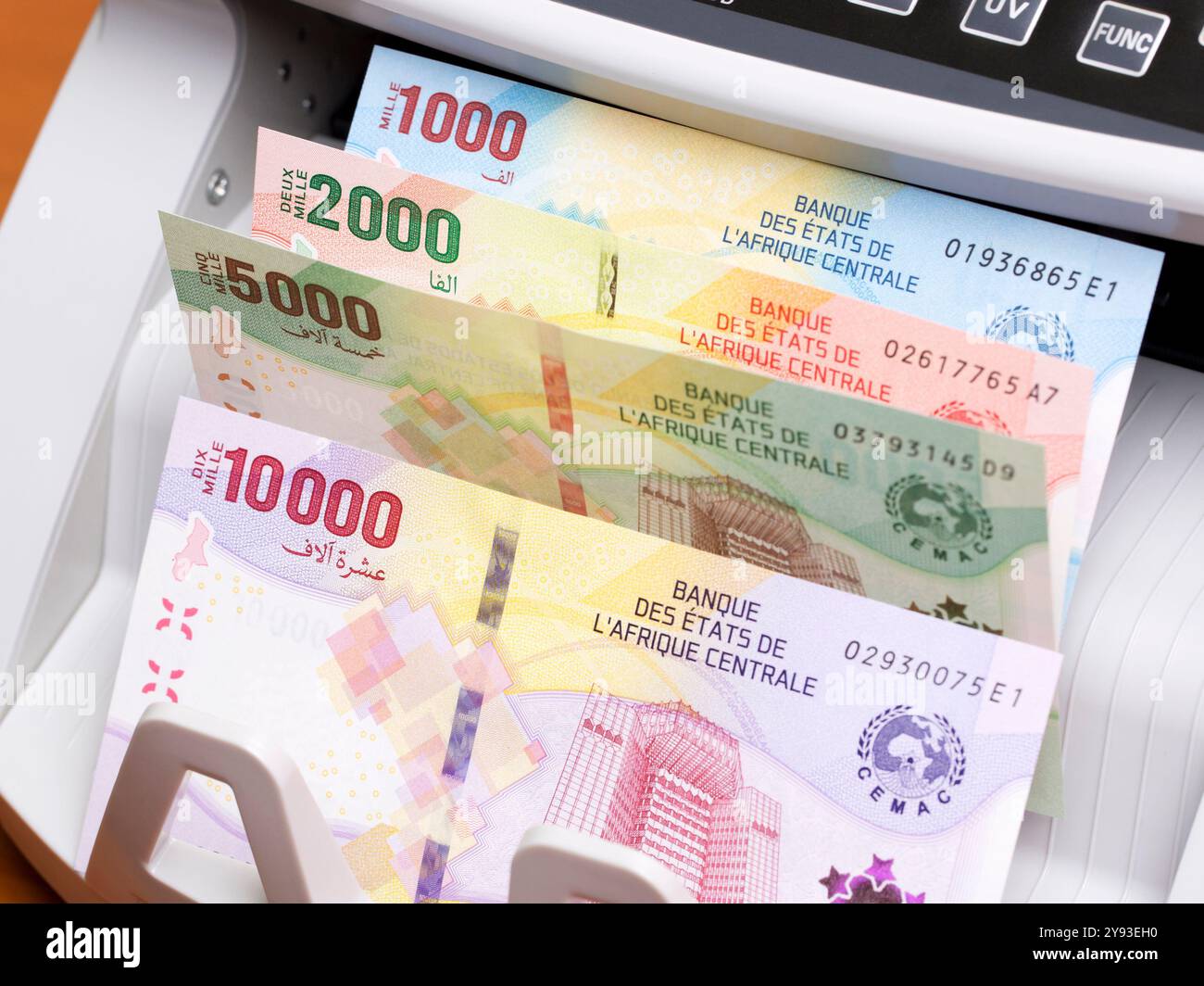 Moneta dell'Africa centrale - franco CFA nella macchina di conteggio Foto Stock