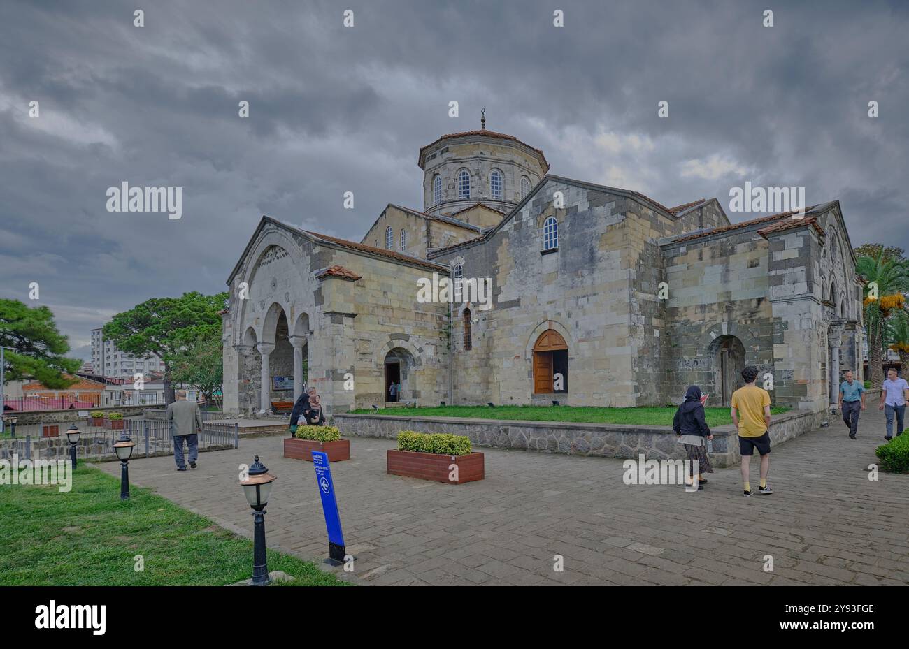 Hagia Sophia (greco: Αγία Σοφία, che significa "la Santa saggezza"; turco: Ayasofya) a Trabzon, Turchia. Vista esterna con luce naturale Foto Stock