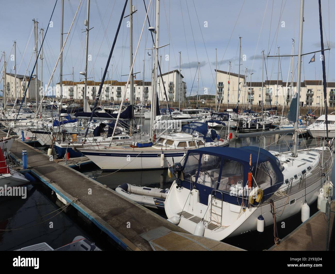 Vista del porto turistico di Troon Yacht Haven, un famoso porto e cantiere navale sulla costa occidentale della Scozia. Foto Stock