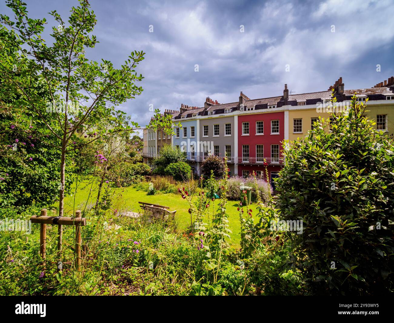 Case colorate al Polygon, Bristol, Inghilterra, Regno Unito, Europa Foto Stock