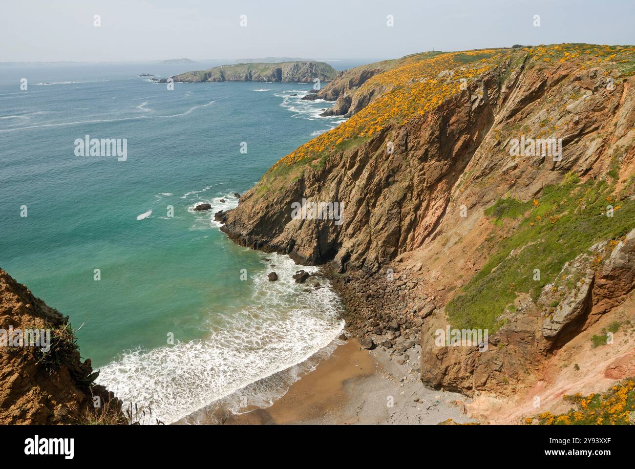 Costa lungo la Grand Greve Bay a la Coupee, isola di Sark, Baliato di Guernsey, dipendenza della Corona britannica, Manica, Europa Foto Stock