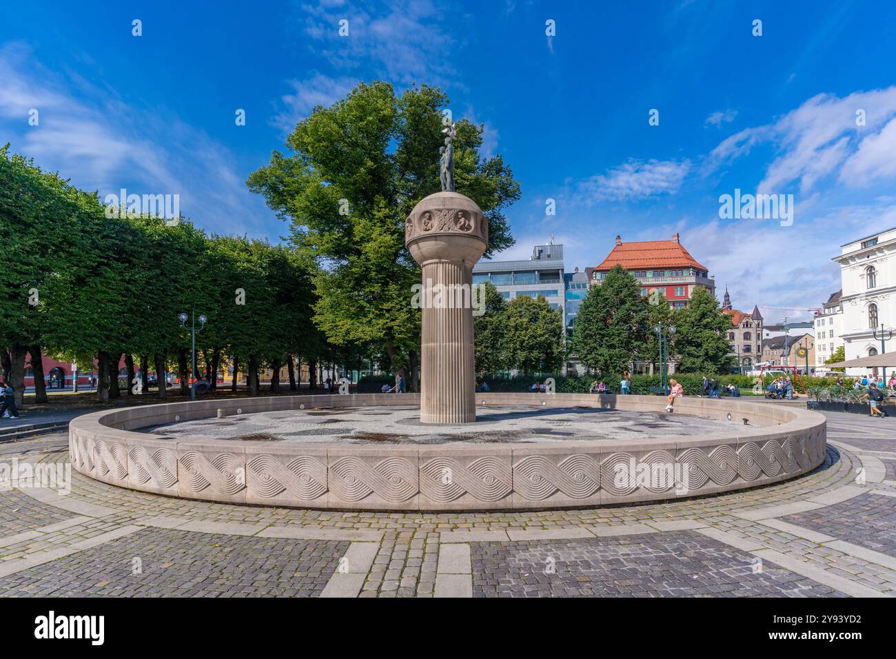 Vista del Sole e della Terra a Christian Frederiks Plass, Oslo, Norvegia, Scandinavia, Europa Foto Stock