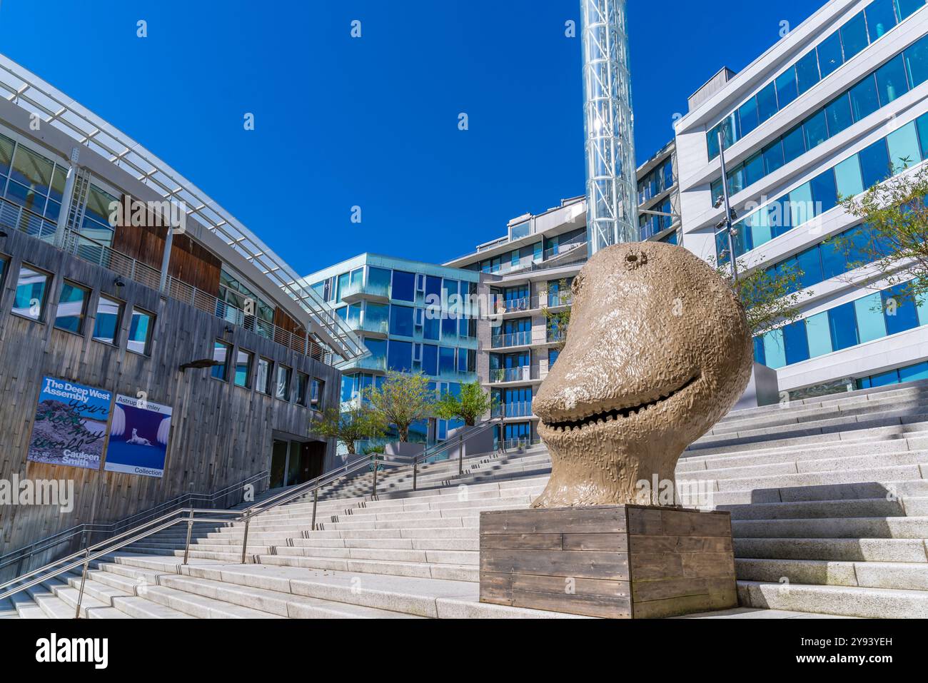 Veduta del SORGERE DELLA LUNA.est.novembre scultura di Ugo Rondinone, a Strandpromenaden, Aker Brygge, Oslo, Norvegia, Scandinavia, Europa Foto Stock