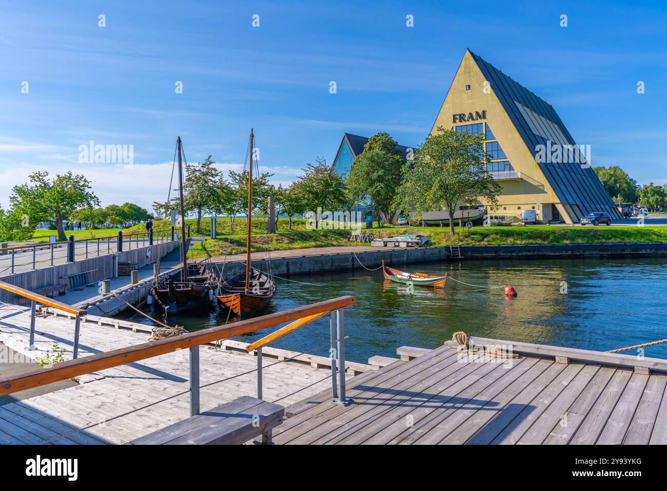 Vista del Museo Fram e delle barche in legno, Bygdoynesveien, Oslo, Norvegia, Scandinavia, Europa Foto Stock
