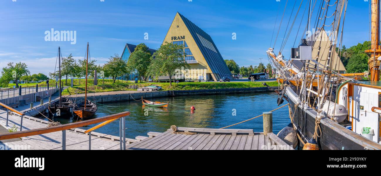 Vista del Museo Fram e delle barche in legno, Bygdoynesveien, Oslo, Norvegia, Scandinavia, Europa Foto Stock