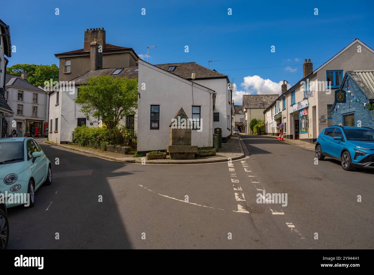 Guardando su North St e la piazza Chagford Devon Foto Stock