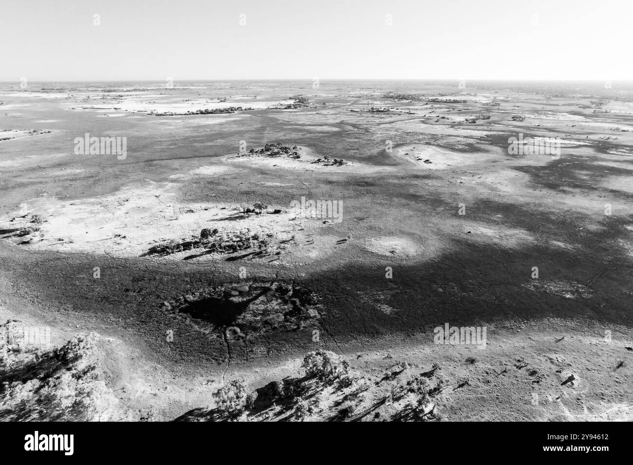 Vista aerea del paesaggio B&W della vastità del Delta dell'Okavango, in Botswana, Africa Foto Stock