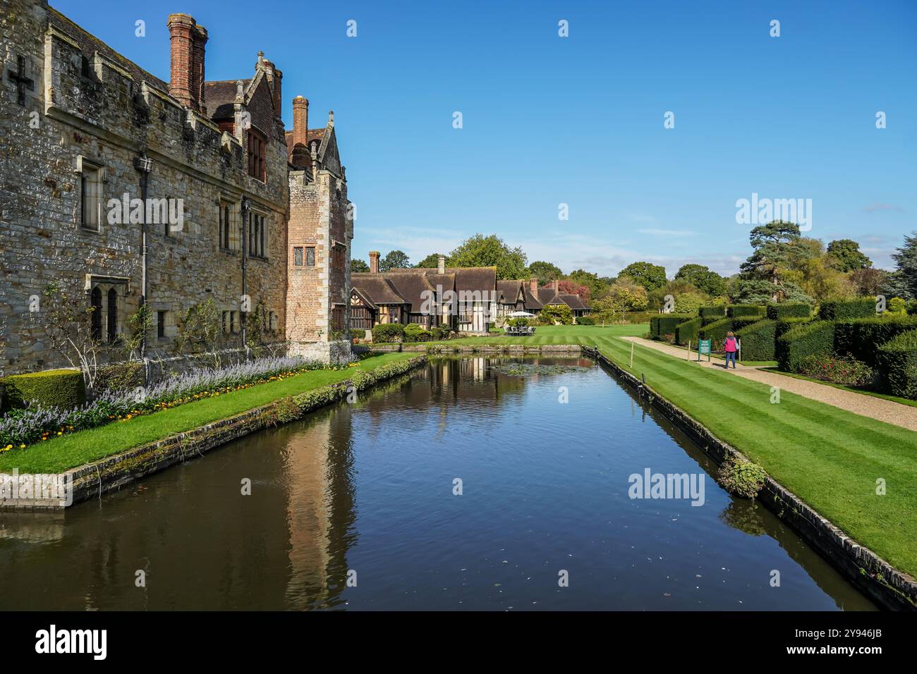 Hever, Regno Unito. 4 ottobre 2024. Intorno ai giardini e all'esterno del castello di Hever nel Kent del XIII secolo Foto Stock