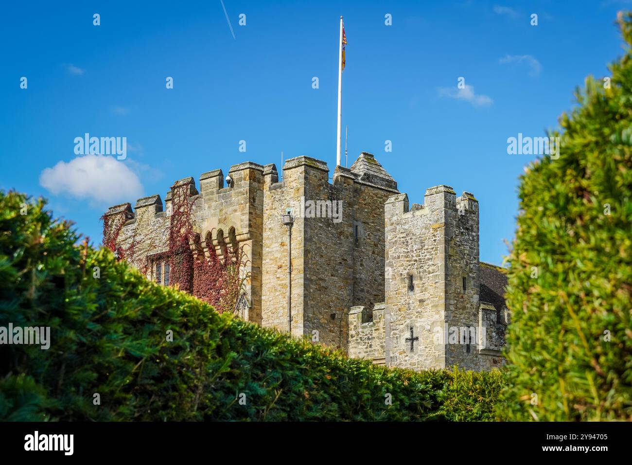 Hever, Regno Unito. 4 ottobre 2024. Intorno ai giardini e all'esterno del castello di Hever nel Kent del XIII secolo Foto Stock