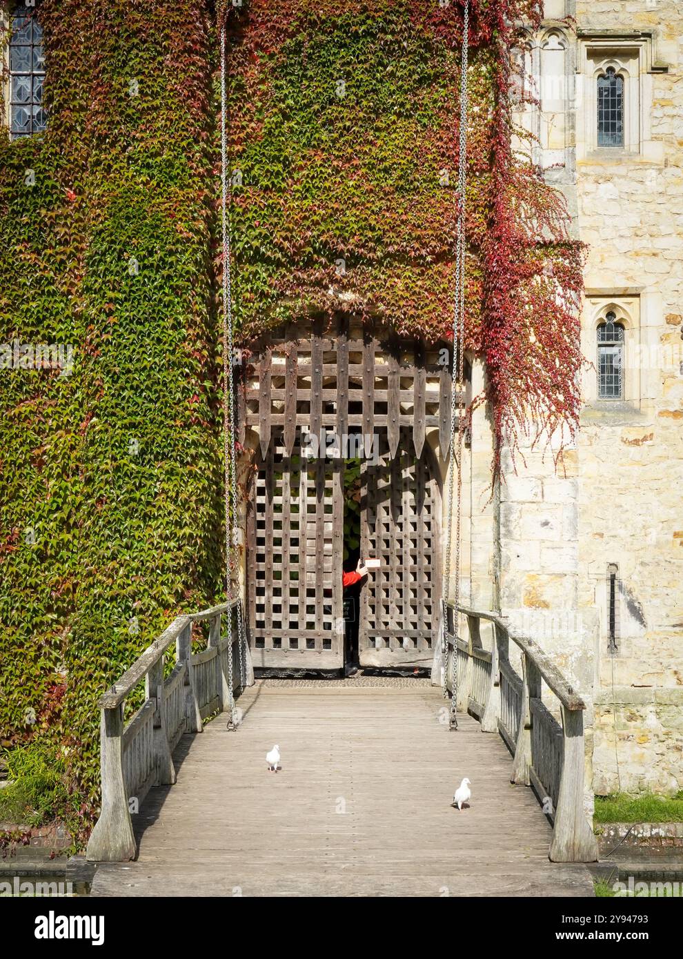 Hever, Regno Unito. 4 ottobre 2024. Intorno ai giardini e all'esterno del castello di Hever nel Kent del XIII secolo Foto Stock