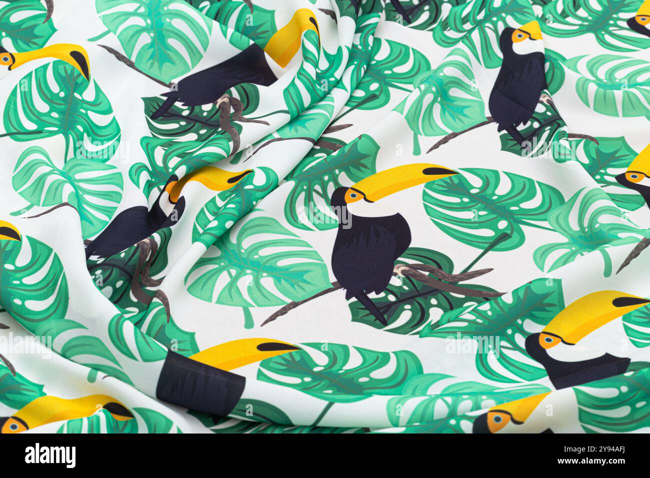 Motivo di uccello senza cuciture con colori vivaci sul tessuto, con diverse illustrazioni di uccelli su sfondo blu Foto Stock