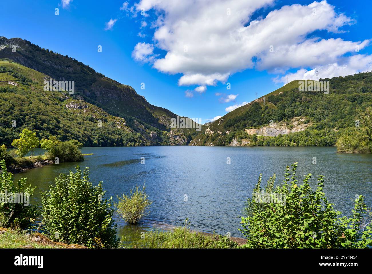 Zona di ​​interest osservazione degli uccelli acquatici, bacino idrico di Rioseco, Rioseco, Asturie, Spagna Foto Stock
