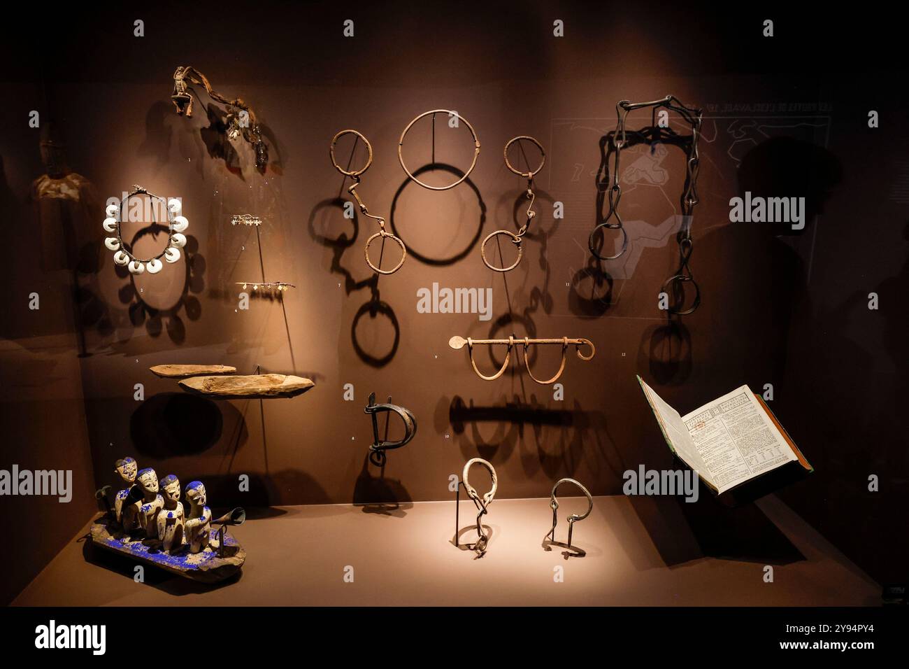 MOSTRA ZOMBIE LA MORTE NON È LA FINE? MUSEO QUAI BRANLY DI PARIGI Foto Stock