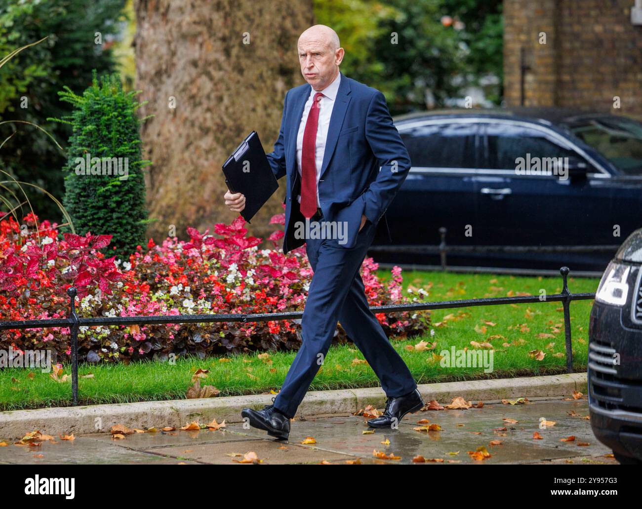 Londra, Regno Unito. 8 ottobre 2024. John Healey, Segretario alla difesa, a Downing Street per una riunione del Gabinetto. Crediti: Karl Black/Alamy Live News Foto Stock