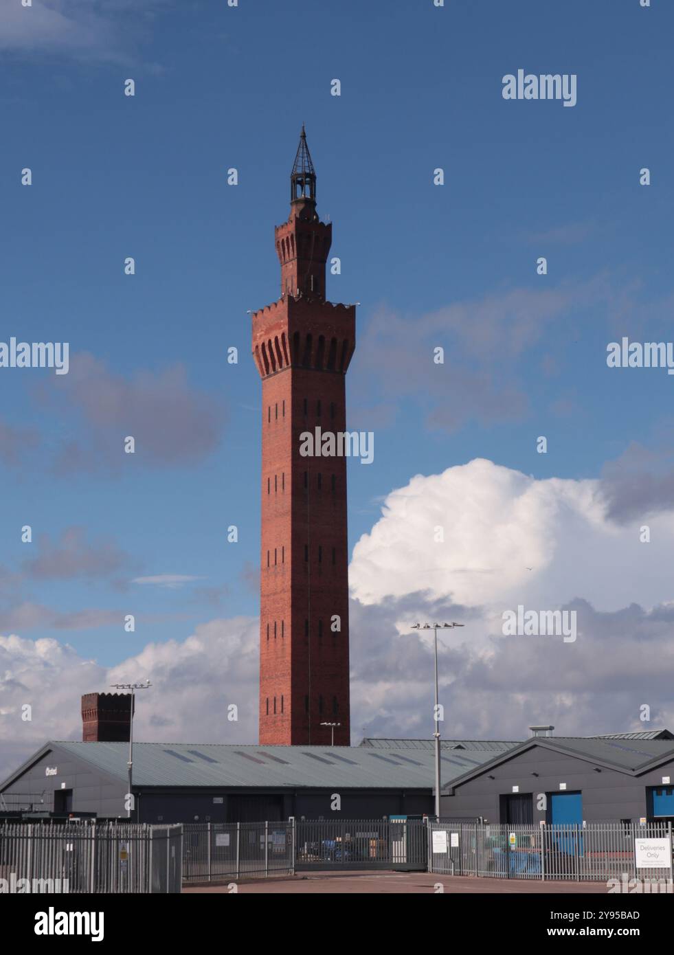 Grimsby Dock Tower, Grimsby, Lincolnshire, Inghilterra Regno Unito 8 ottobre 2024 Grimsby Dock Tower è stata utilizzata per fornire energia idraulica ai macchinari dei Grimsby Docks. È stato completato il 27 marzo 1852. L'edificio ha lo status di Grade 1. La torre è stata progettata da James William Wild (c)GedNoonan/Alamy Foto Stock