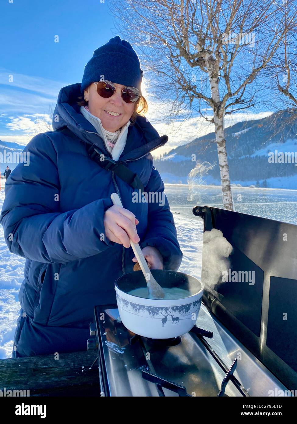 Fonduta selvatica nelle montagne svizzere - Immagine stock catturata con smartphone