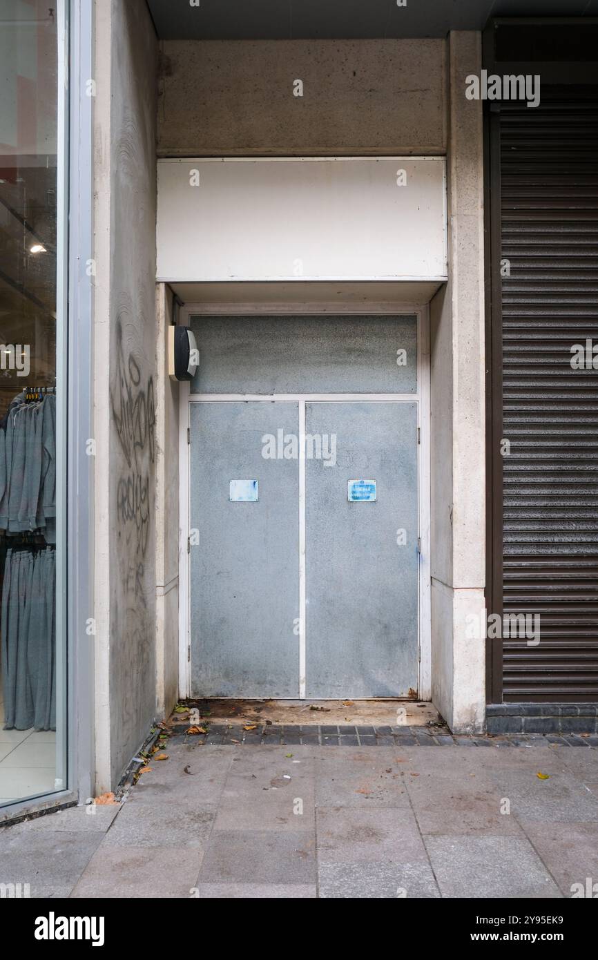 Doppia porta di uscita antincendio per negozi di metallo Foto Stock