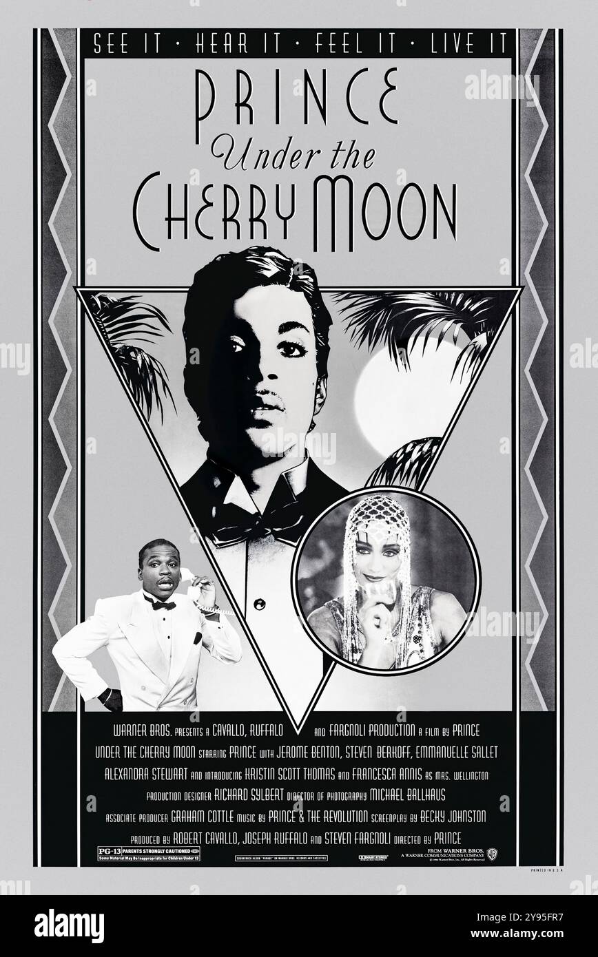 Under the Cherry Moon (1986) diretto da Prince e Michael Ballhaus e interpretato da Prince, Jerome Benton e Kristin Scott Thomas. Due amici si recano in Costa Azzurra per truffare le donne ricche, ma trovano un'inaspettata storia d'amore. Fotografia di un poster originale US del 1986 disegnato da John Kosh. **SOLO PER USO EDITORIALE***. Crediti: BFA / Warner Bros Foto Stock