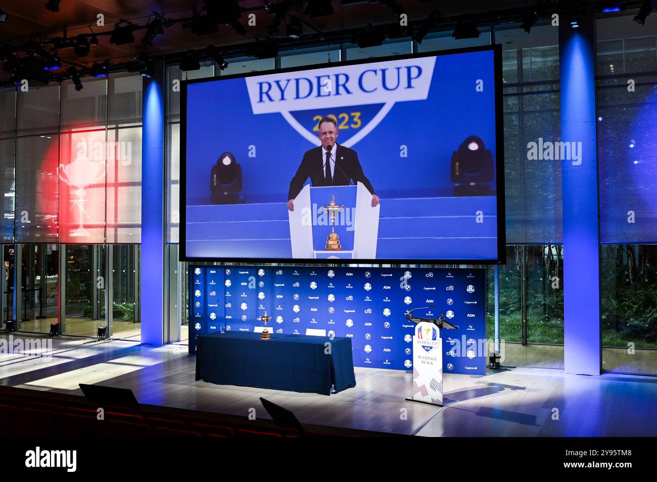 New York, Stati Uniti. 8 ottobre 2024. Atmosfera alla Ryder Cup Year to Go Captains News Conference 2025 al New York Times Center, New York, NY, 8 ottobre 2024. (Foto di Anthony Behar/Sipa USA) credito: SIPA USA/Alamy Live News Foto Stock