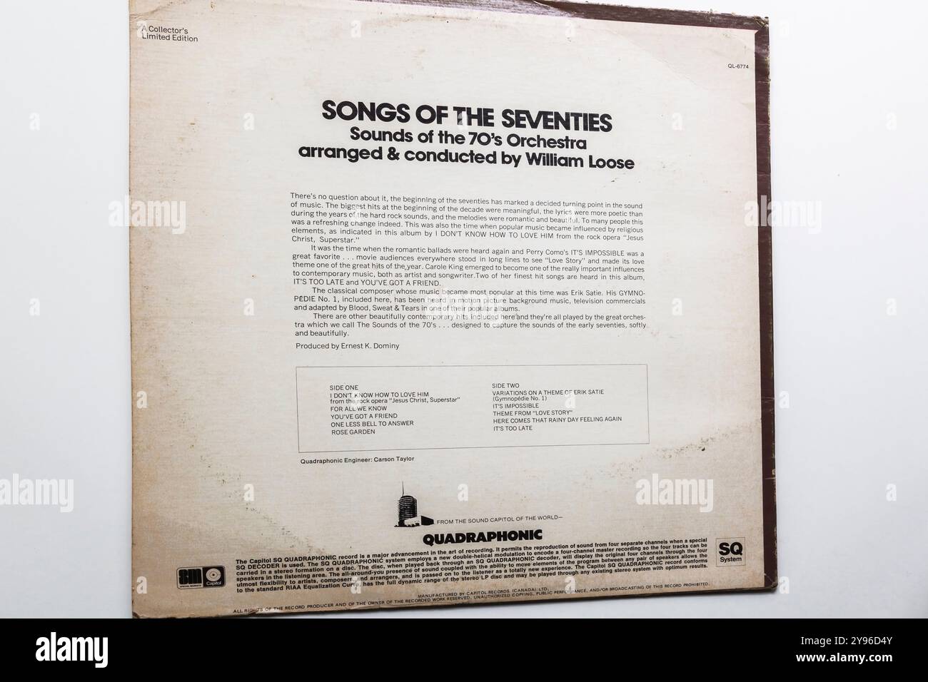 Un'edizione limitata di Songs of the Seventies by Sounds of the 70's Orchestra 33 1/3 rpm Long play album back cover. Foto Stock