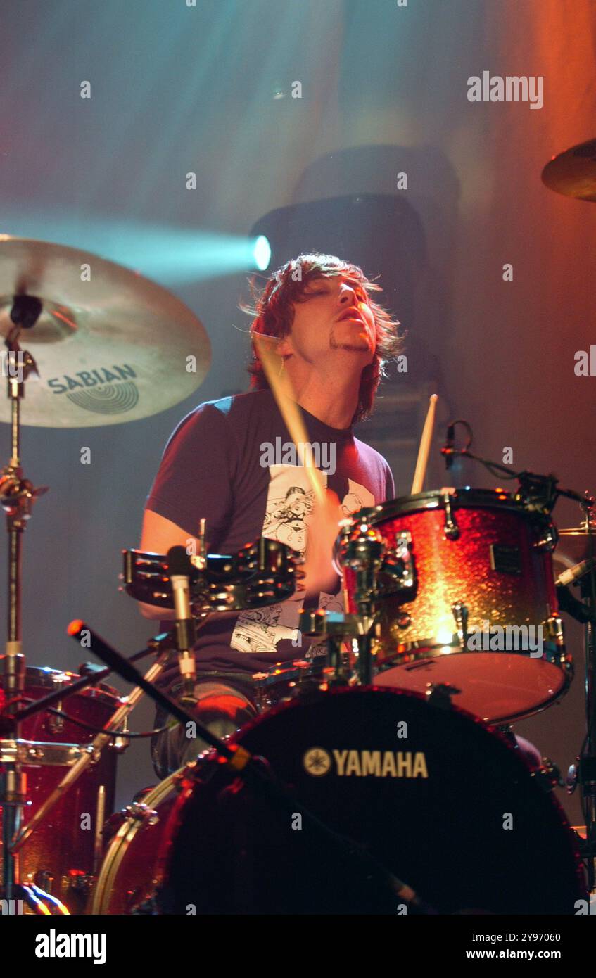 Milano Italia 28/10/2004: Matt Flynn batterista dei Maroon 5, durante il concerto dal vivo all'Alcatraz Foto Stock