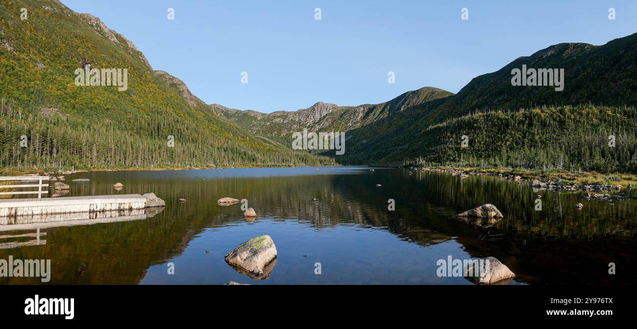 Canada, Quebec, Gasp, Gaspésie National Park: Il lago Lac aux américains, ai margini dei Monti McGerrigle, è circondato da un circo glaciale Foto Stock