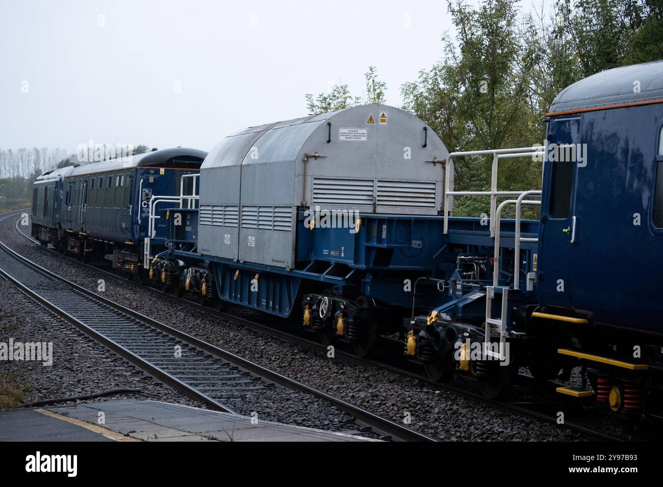 Un treno nucleare che passa per la stazione di Warwick Parkway, Warwickshire, Regno Unito Foto Stock