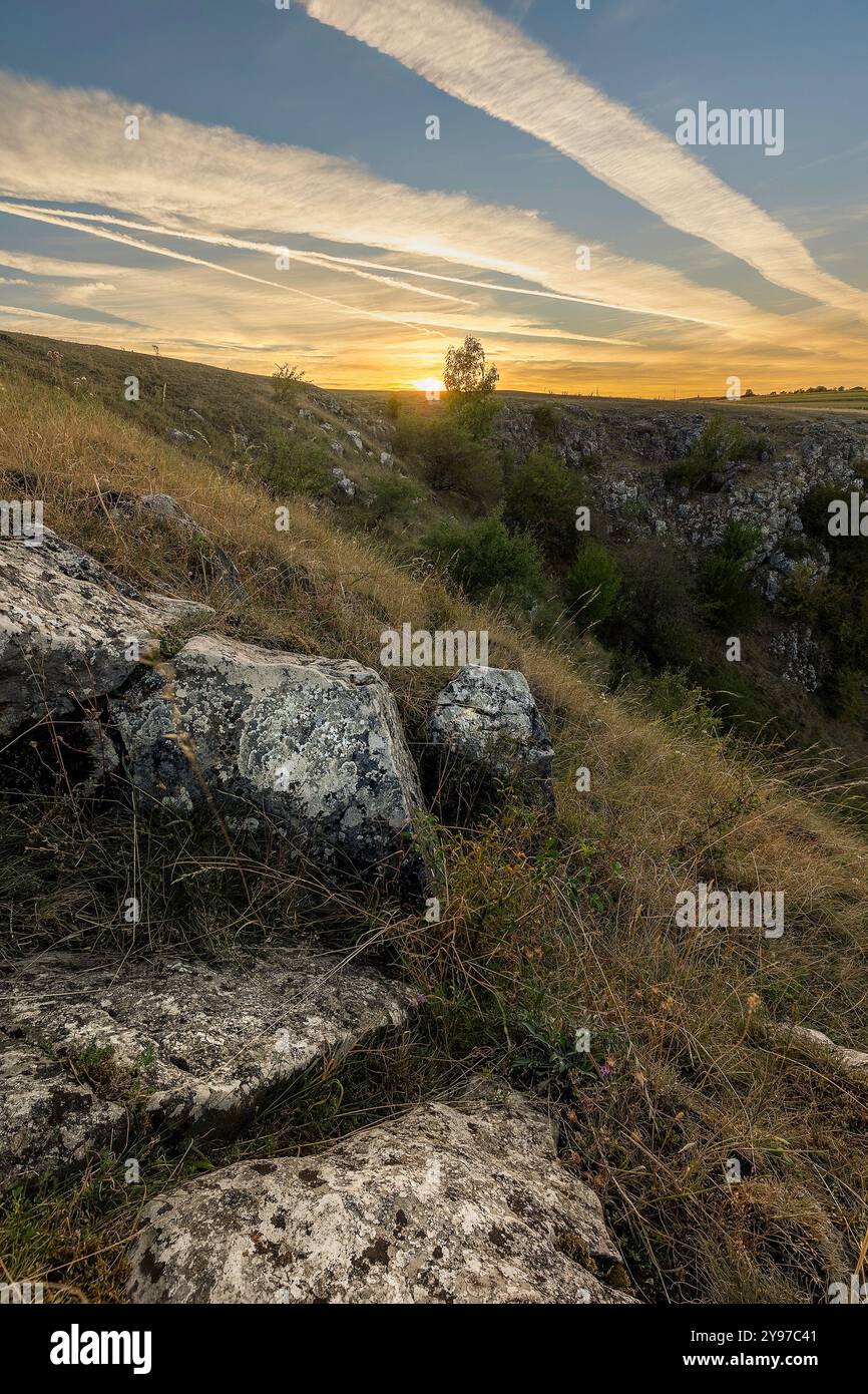 Splendido tramonto sull'area rocciosa, immagine scattata in Transilvania, Romania Foto Stock