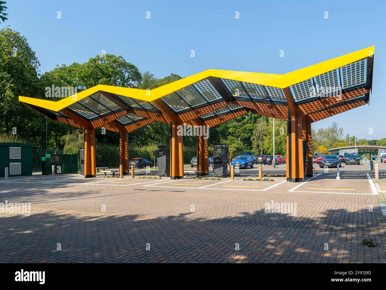 Stazione di ricarica Fastned per veicoli elettrici, Martlesham Park and Ride, Suffolk, Inghilterra, Regno Unito Foto Stock