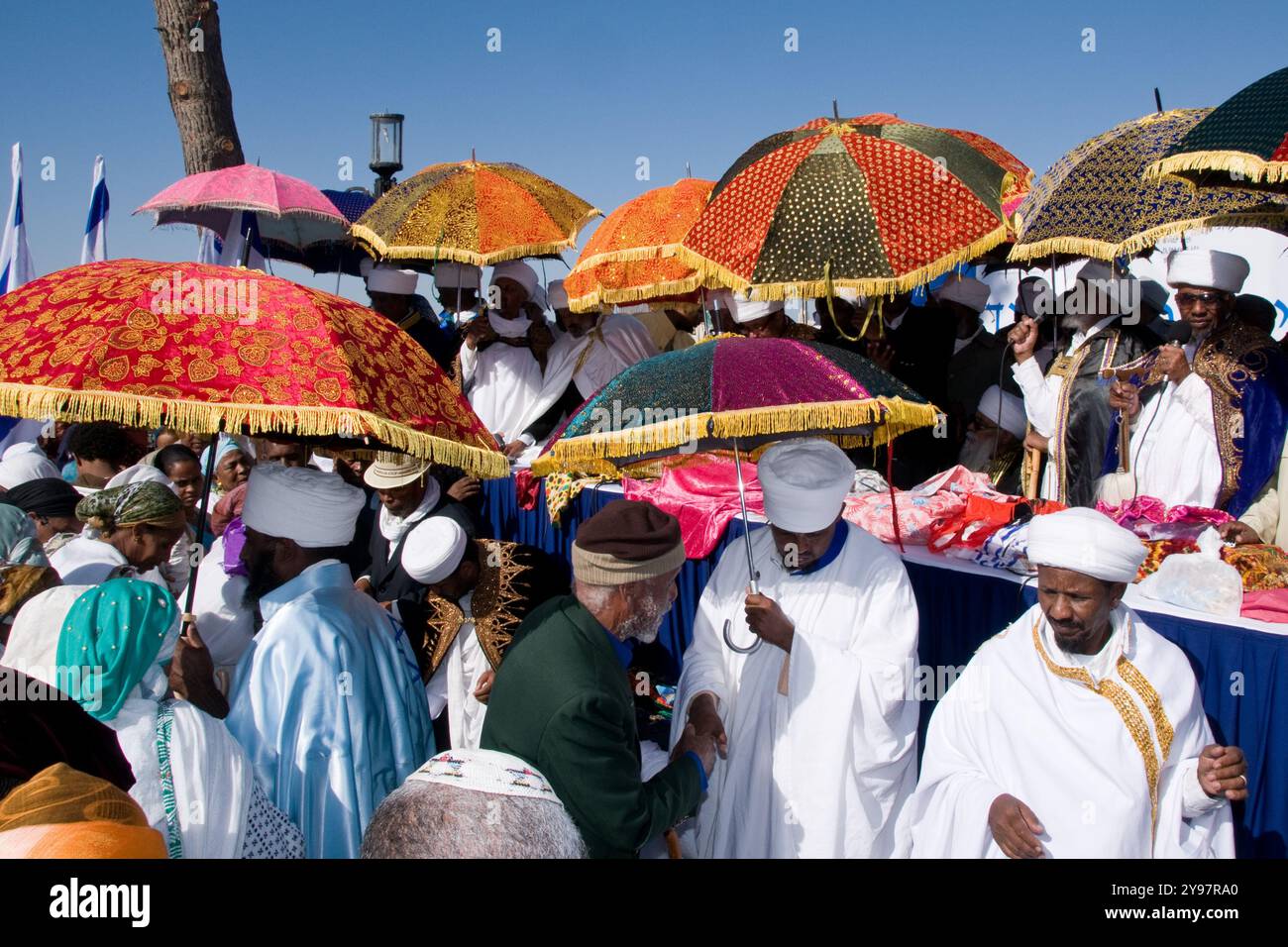 Sacerdoti anziani o kahen della comunità ebraica etiope Beta Israel in Israele, durante la celebrazione di Sigd a Gerusalemme. Foto Stock