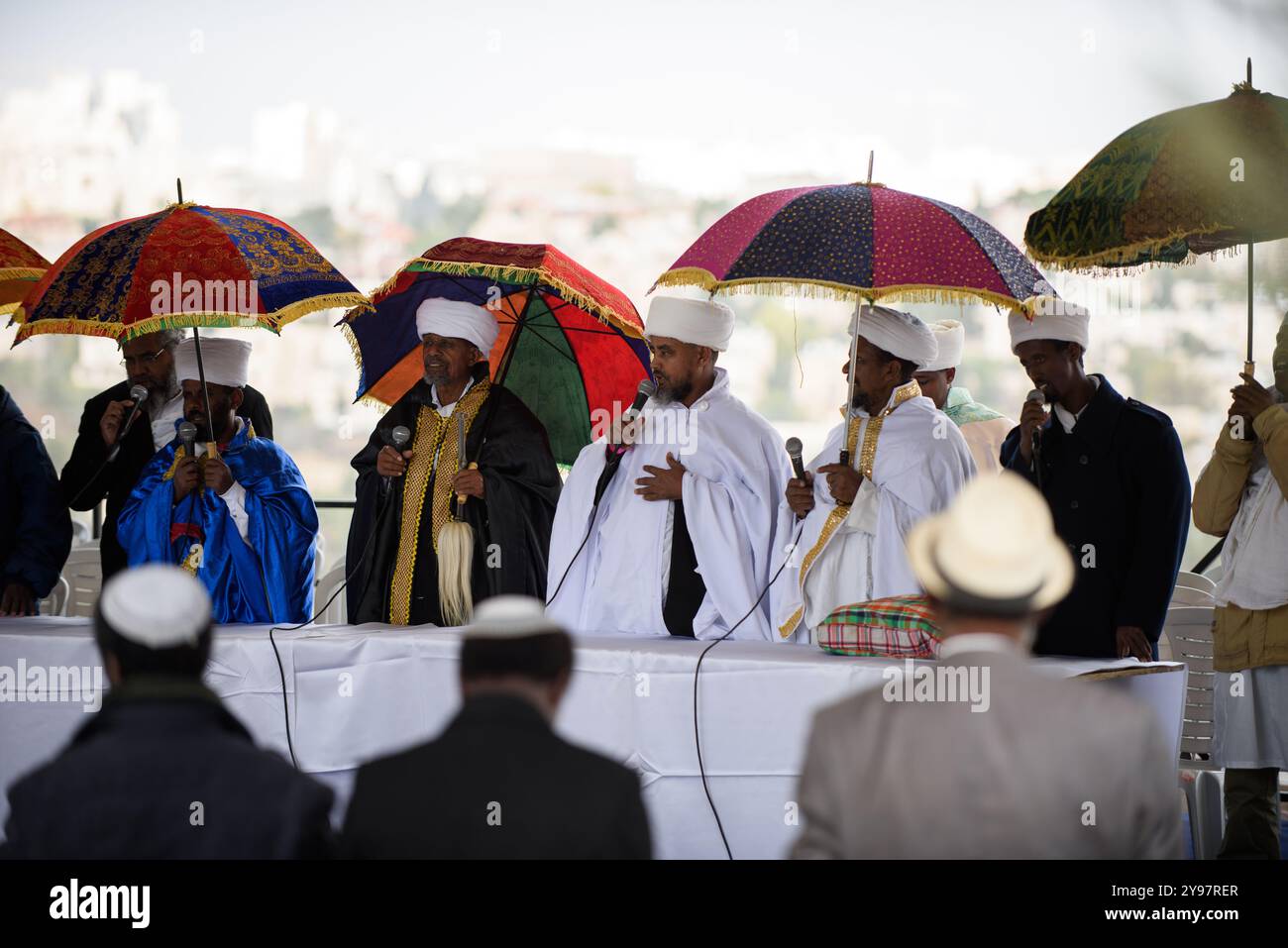 Sacerdoti anziani o kahen della comunità ebraica etiope Beta Israel in Israele, durante la celebrazione di Sigd a Gerusalemme. Foto Stock
