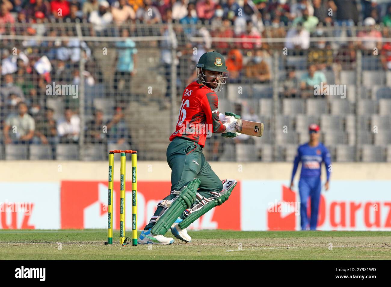 Litton Kumar Das (L) durante la prima partita T20 di due serie di partite al Sher-e-Bangla National Cricket Stadium di Mirpur, DH Foto Stock