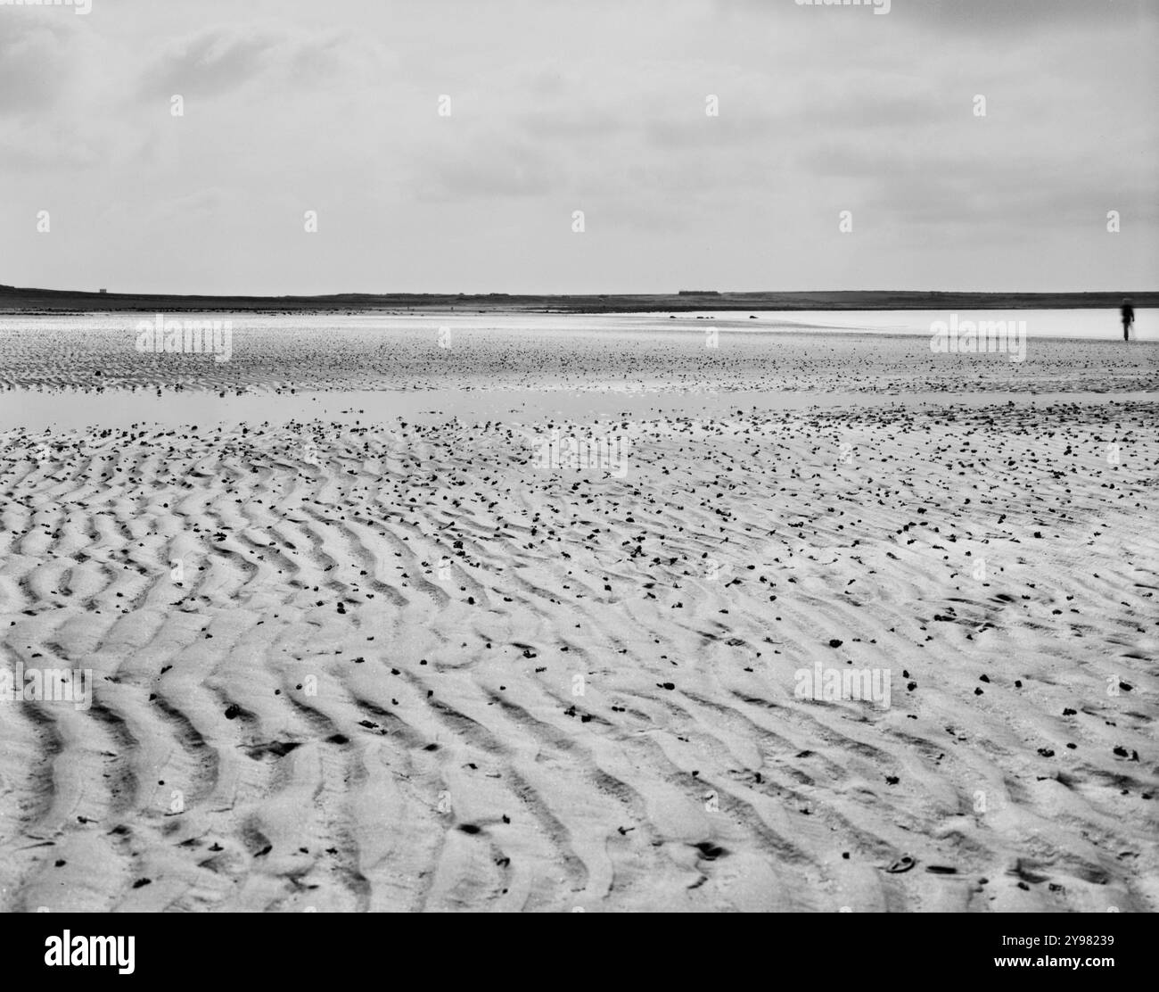 Ampia distesa di sabbia sulla spiaggia di Castletown Bay nell'Isola di Man ripresa da un film 5x4 Foto Stock